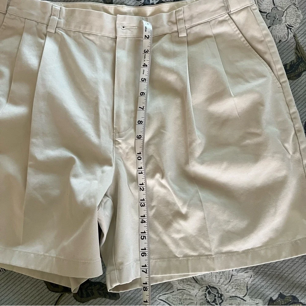 L.L. Bean Men’s Cream Khaki Comfort Waist Chino Shorts, Size 38 - Picture 9 of 9